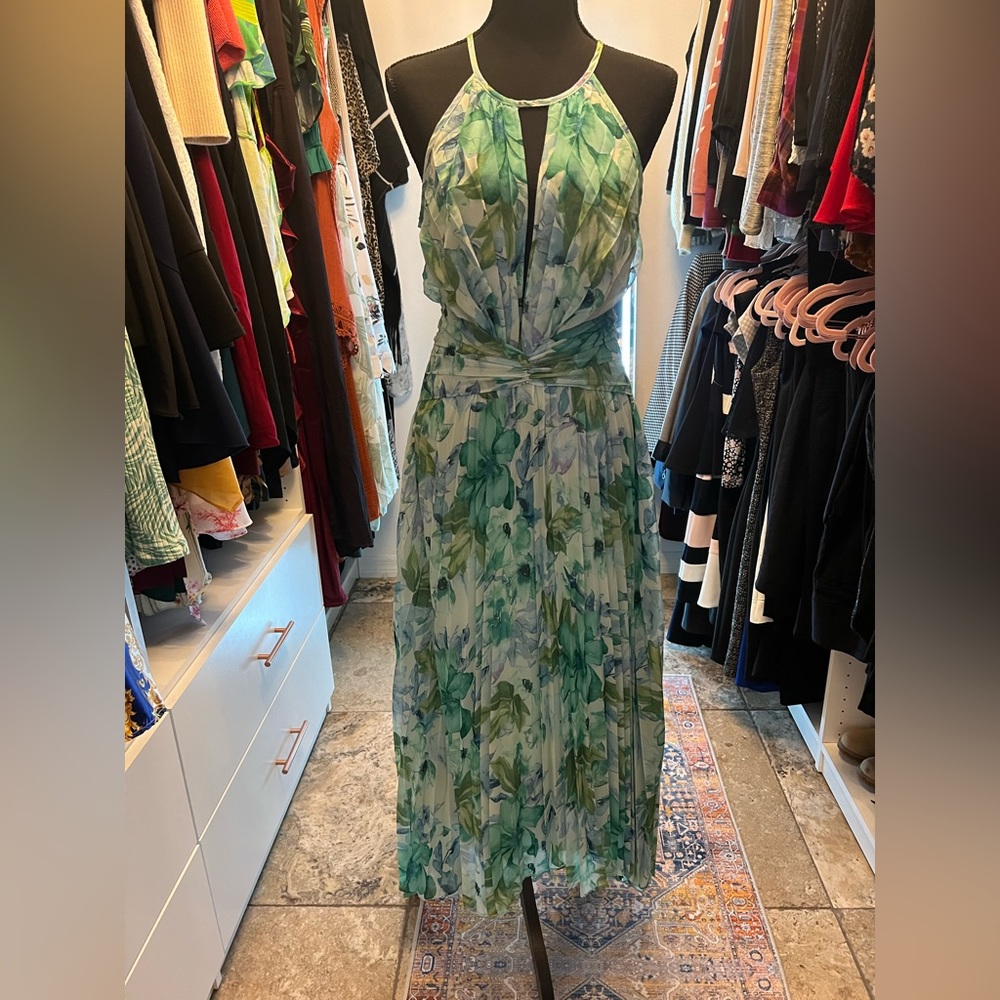 Amaroso size 4 green dress